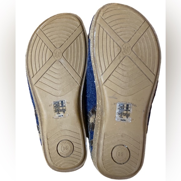 Taos Woolderness Blue and Tan Floral Embroidery Clog Mules - Picture 4 of 7